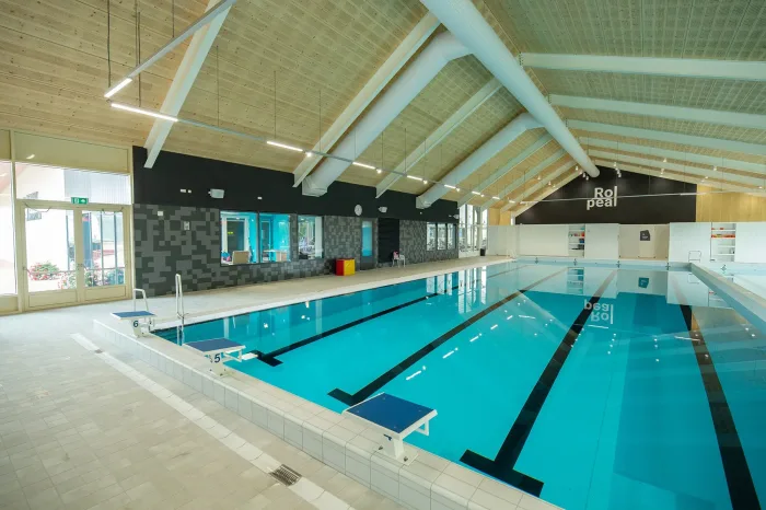 Zwembad laten bouwen