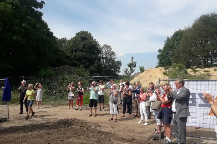 52 woningen en 11 appartementen