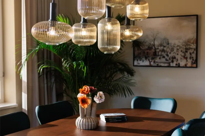 48 appartementen 't Harste, Sneek eettafel en lampen