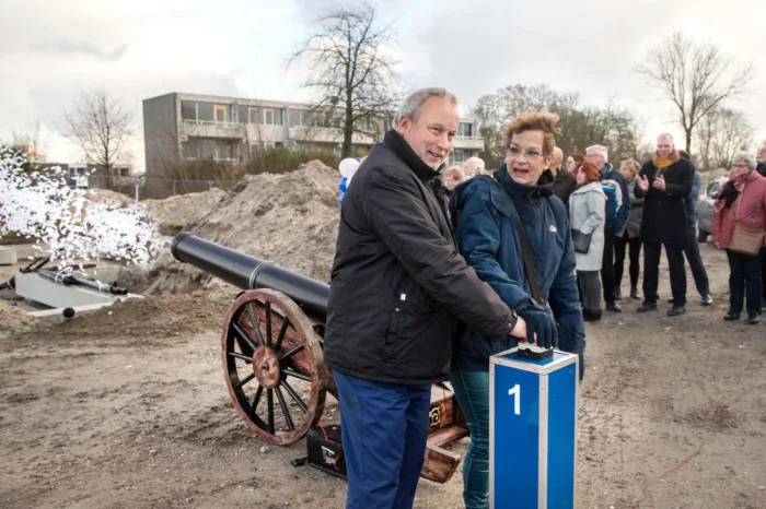 52 woningen en 11 appartementen de rode knop