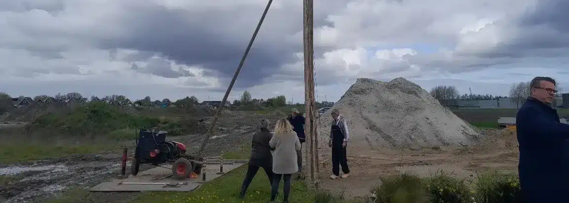 1e paal in de grond in Dormio Resort