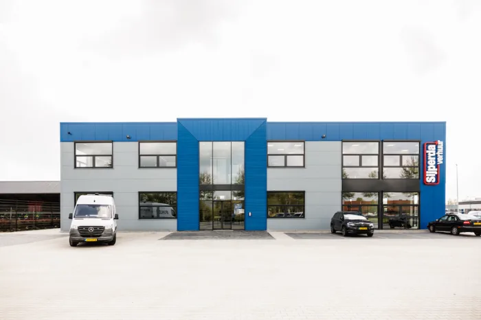 Voorkant distributiehub Sijperda Verhuur, Heerenveen