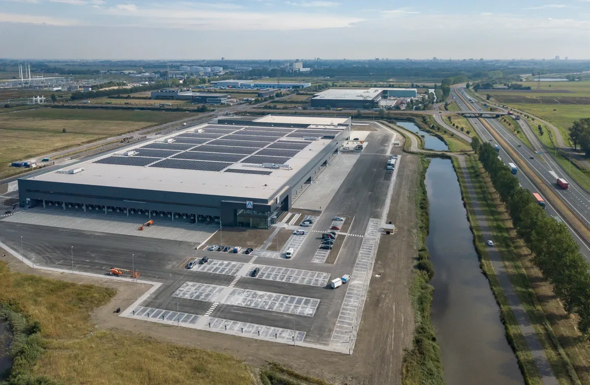 Distributiecentra laten bouwen