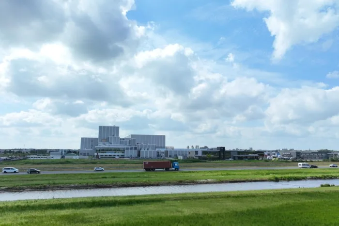 Poedertoren ausnutria - vanaf de weg