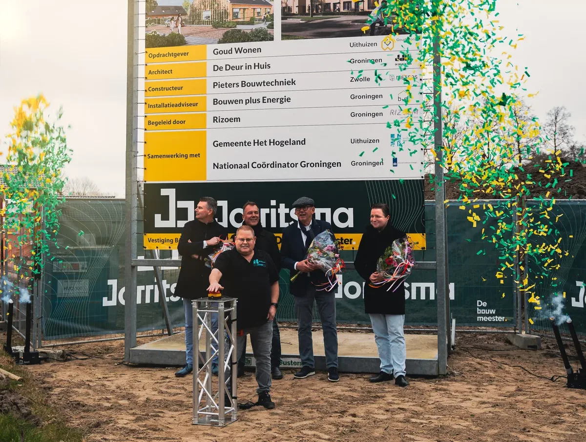 Bouwbord onthulling uithuizen