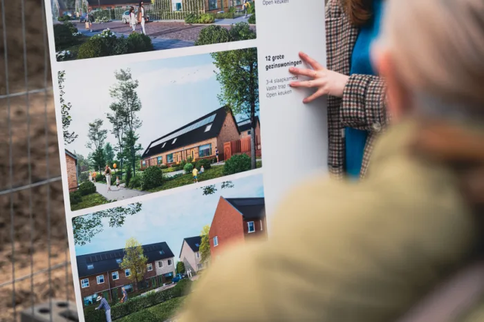 Onthulling bouwbord in Uithuizen