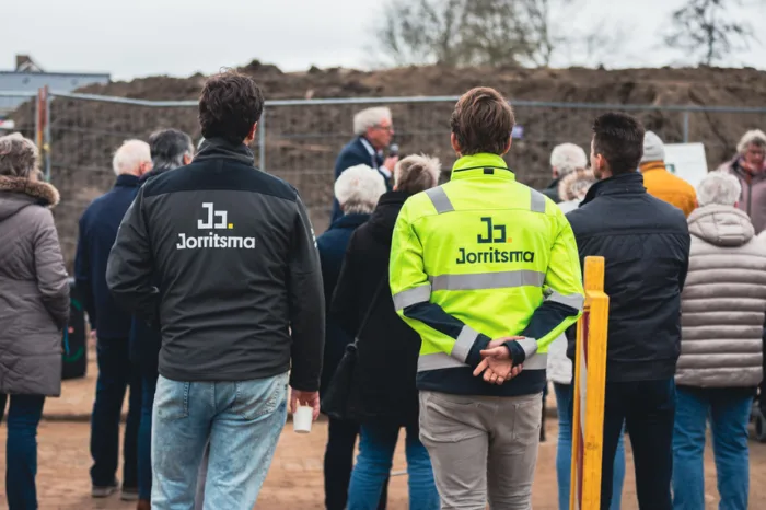 Onthulling bouwbord in Uithuizen