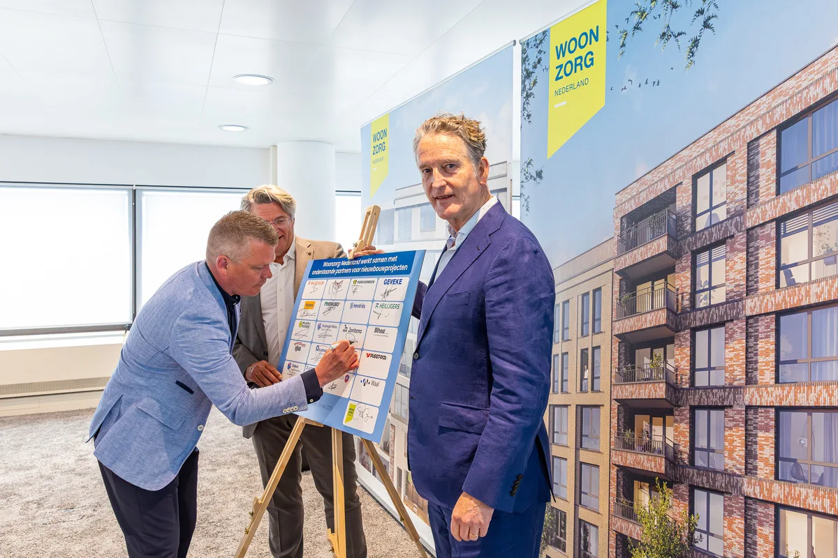 Woonzorg Nederland ondertekening