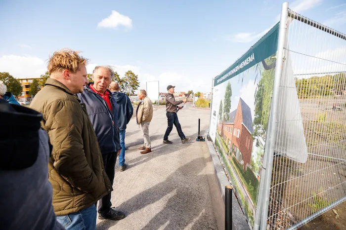 Onthulling bouwdoek 48 woningen Menkema, Uithuizen