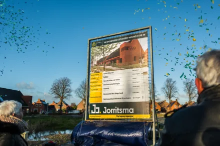 Bouwbord onthulling Uithuizen