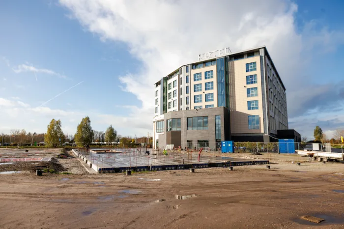 Sportcomplex bouwen - Van der Valk Hotel