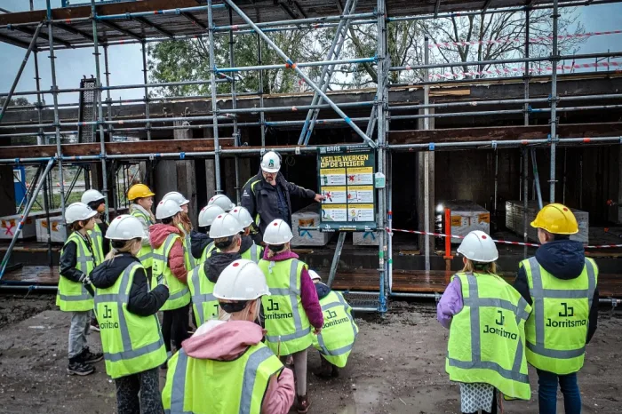 Leerlingen OBS Brunwerd ontdekken de bouwplaats