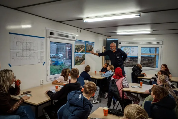 Leerlingen OBS Brunwerd ontdekken de bouwplaats