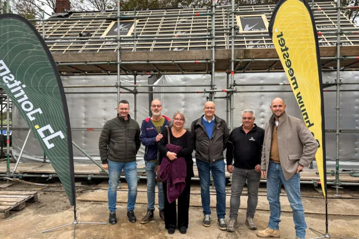 Hoogste punt nieuwe woning aan de Huizingalaan bereikt